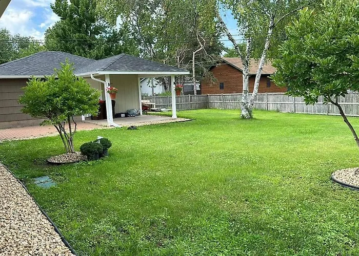 Beautiful Luxury Home Freshly Renovated With Big Yard, Seating & Grill Pad