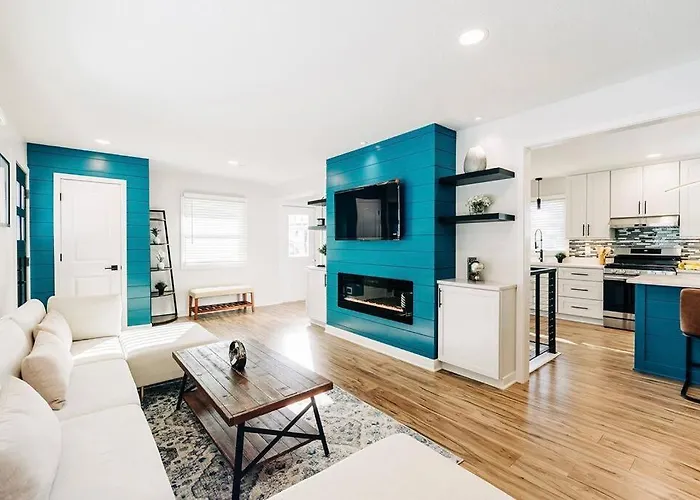 Beautiful Luxury Home Freshly Renovated With Big Yard, Seating & Grill Pad