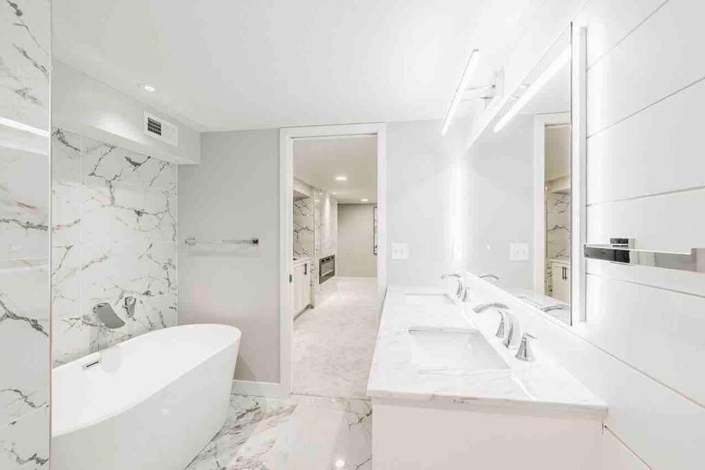 Beautiful Luxury Freshly Renovated With Big Yard, Seating & Grill Pad *