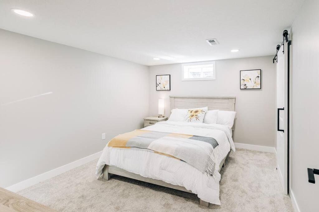 Ferienhaus Beautiful Luxury Freshly Renovated With Big Yard, Seating & Grill Pad Cottage Grove