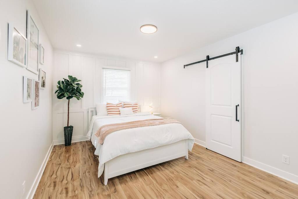 Beautiful Luxury Freshly Renovated With Big Yard, Seating & Grill Pad * Cottage Grove