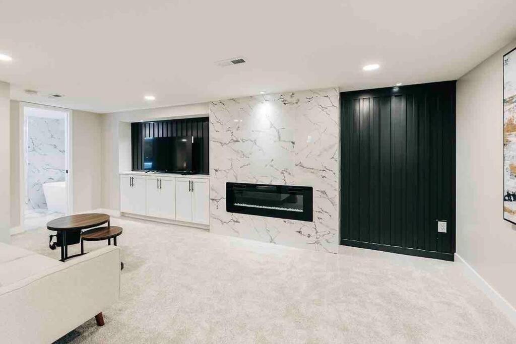 Beautiful Luxury Freshly Renovated With Big Yard, Seating & Grill Pad *