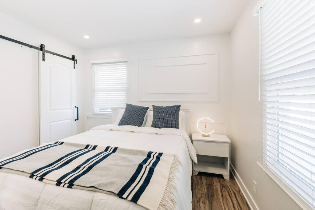 Beautiful Luxury Freshly Renovated With Big Yard, Seating & Grill Pad