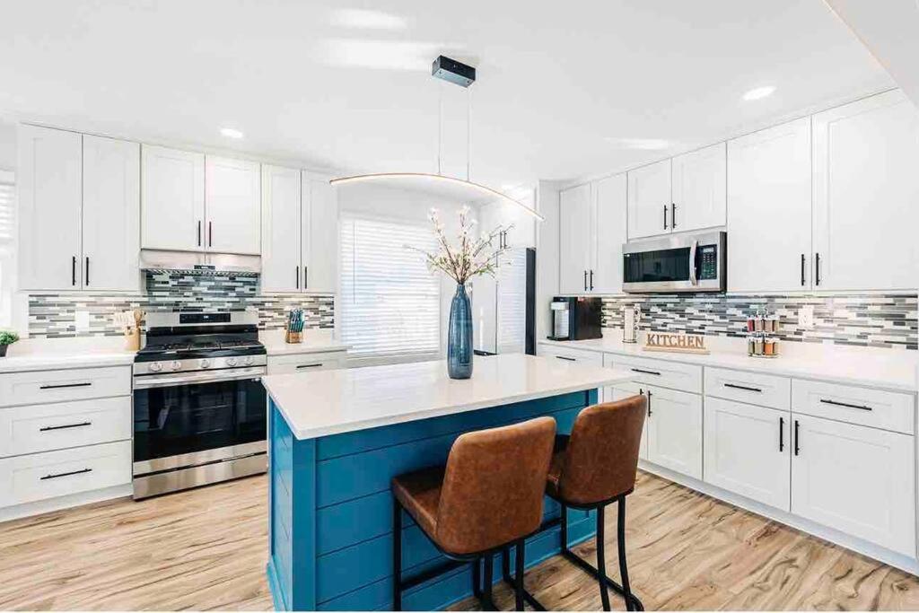 Beautiful Luxury Freshly Renovated With Big Yard, Seating & Grill Pad Ferienhaus *