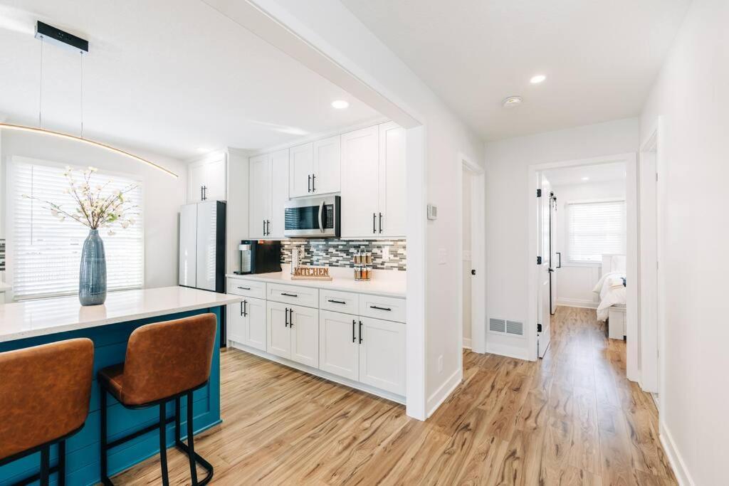 Beautiful Luxury Freshly Renovated With Big Yard, Seating & Grill Pad Cottage Grove