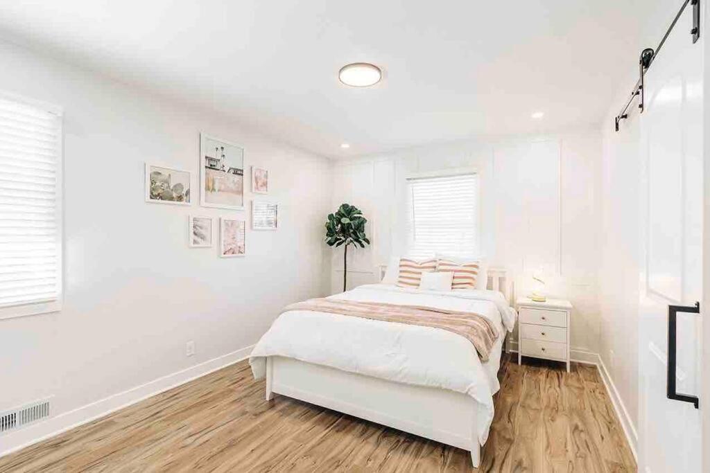 Beautiful Luxury Freshly Renovated With Big Yard, Seating & Grill Pad Ferienhaus *