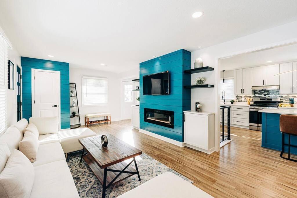 Ferienhaus Beautiful Luxury Freshly Renovated With Big Yard, Seating & Grill Pad
